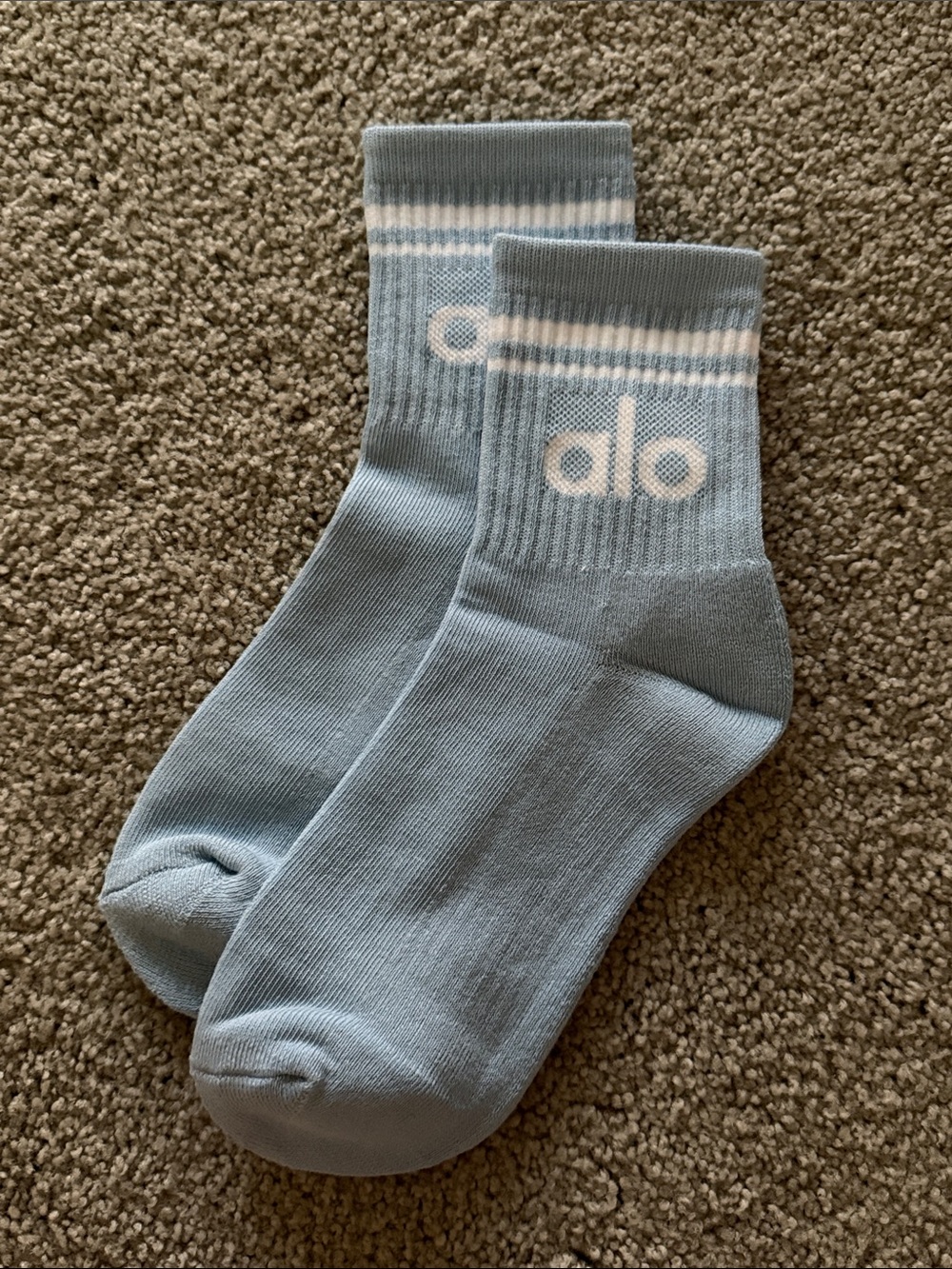ALO Unisex Half-Crew Throwback Sock in light blue